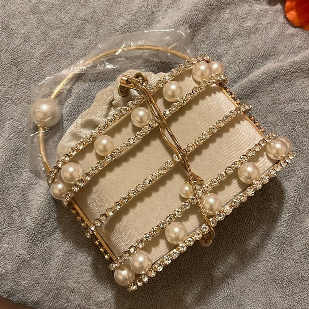 Diamond pearl bag